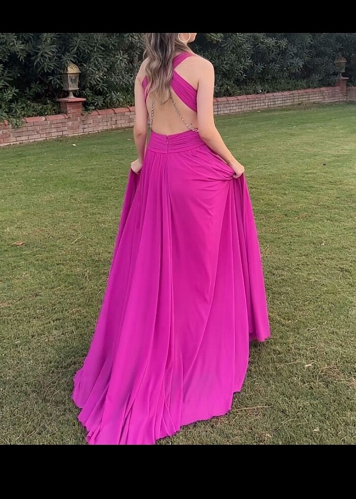 Şık zarif sırtı açık elbise - Görsel 3