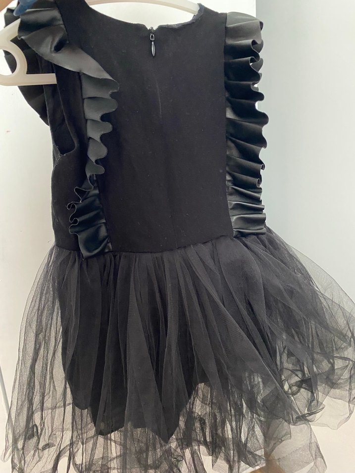 Siyah tütülü elbise - Görsel 5