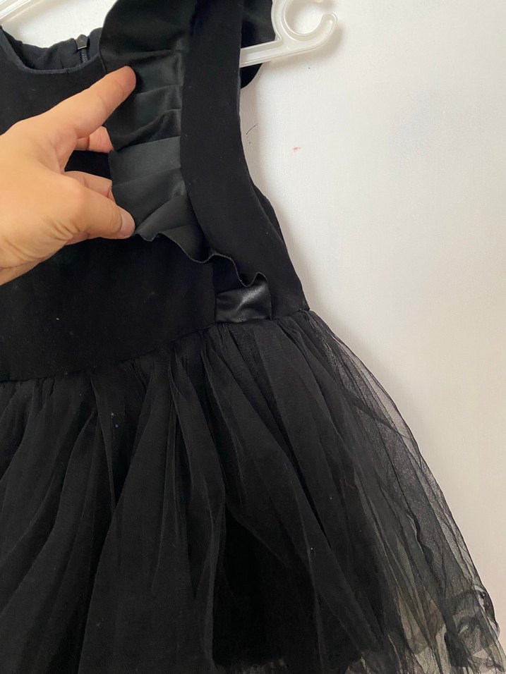 Siyah tütülü elbise - Görsel 4