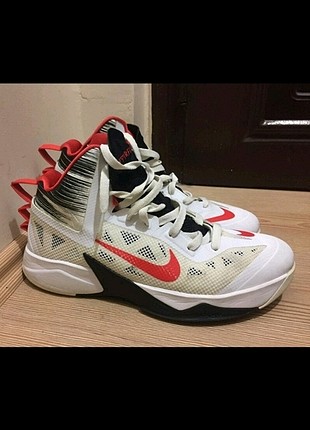 Nike basketbol ayakkabısı 169? 42,50numaradır