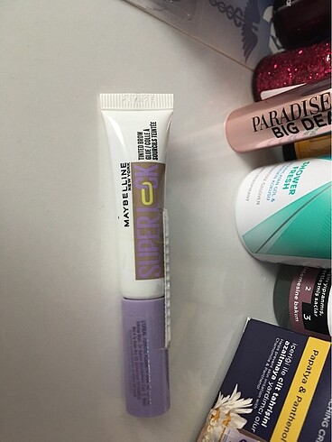 Maybelline renkli kaş sabitleyici