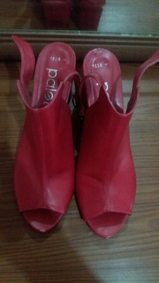 kırmızı şık ayakkabı