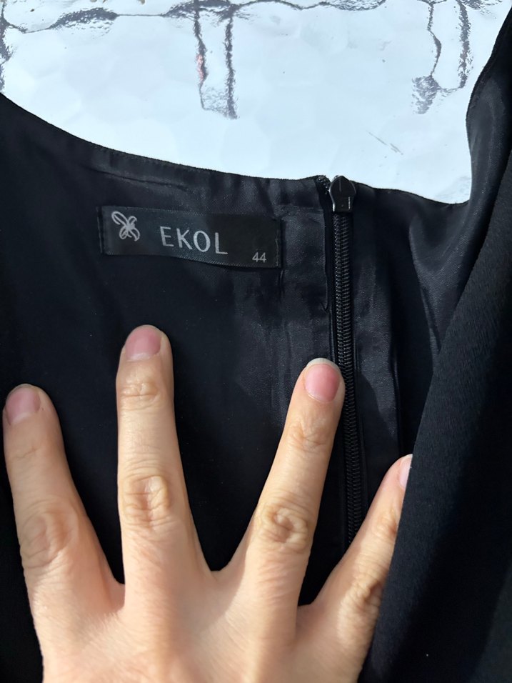 V Yaka Fermuarlı Siyah elbise - Görsel 3