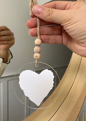 Beyaz Minimalist Zincir Detaylı Kadın El Zinciri - Görsel 2