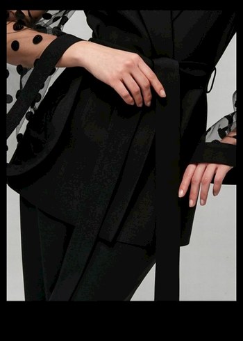 Siyah Puantiyeli Tül Kollu Uzun Blazer - Görsel 3