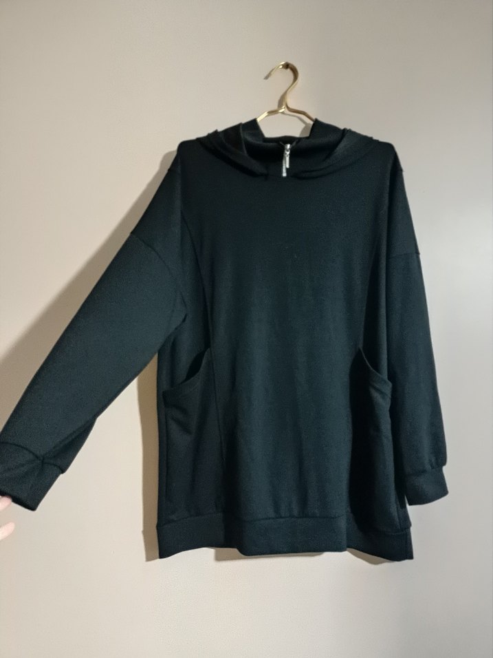 Siyah Yüksek Yakalı Kadın Sweatshirt - Görsel 3