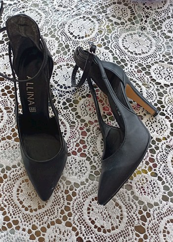 Siyah Klasik Stiletto Topuklu Kadın Ayakkabı