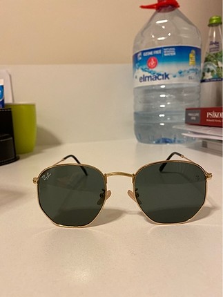 kenarları altın renginde gözlük
