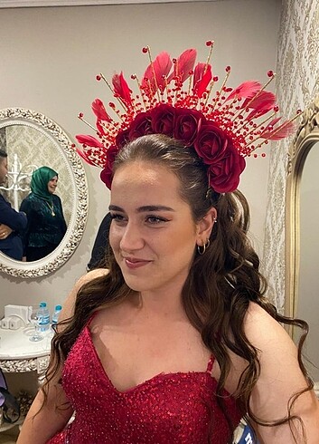 Güllü kına tacı
