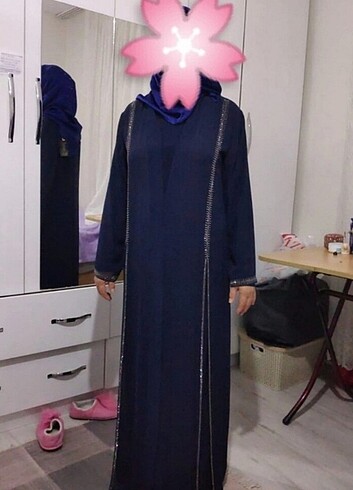 Abaya, hiç giyilmemiştir. Dolabımda duruyor o yüzden satıyorum