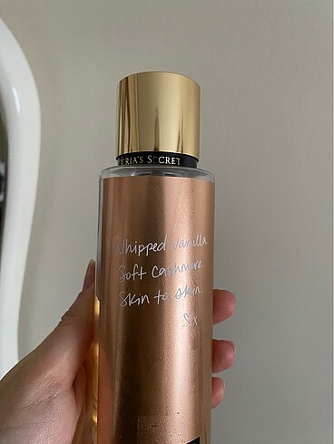  Beden Victoria?s secret bare vanilla vücut spreyi