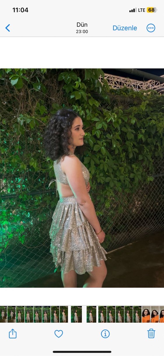 Parlak Altın Yılan Desenli Midi Elbise - Görsel 2