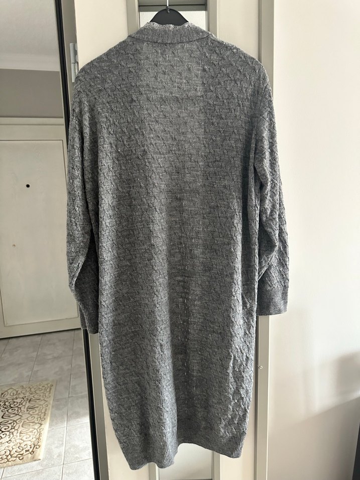 Gri Uzun Örgü Kadın Hırka - Görsel 2