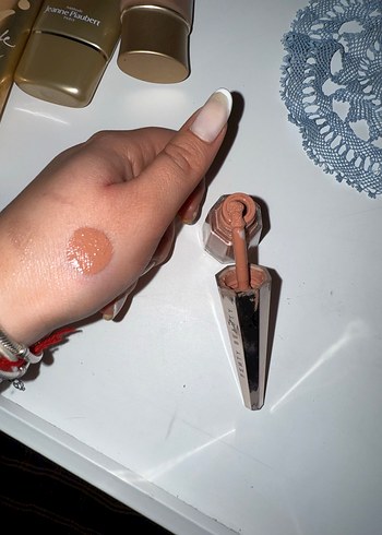 Bej Parlak Dudak Parlatıcısı - Görsel 4