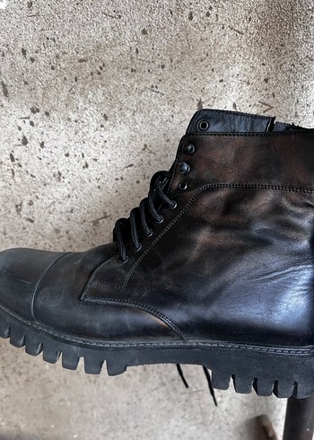 Siyah Minimalist Gotik Tokalı Erkek Botu - Görsel 2