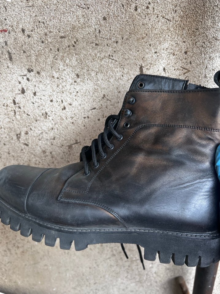 Siyah Minimalist Gotik Tokalı Erkek Botu - Görsel 3