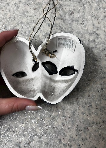 Siyah ve Beyaz Dekoratif Maskeler - Görsel 4