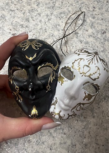 Siyah ve Beyaz Dekoratif Maskeler - Görsel 2