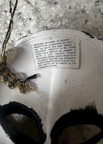 Siyah ve Beyaz Dekoratif Maskeler - Görsel 3