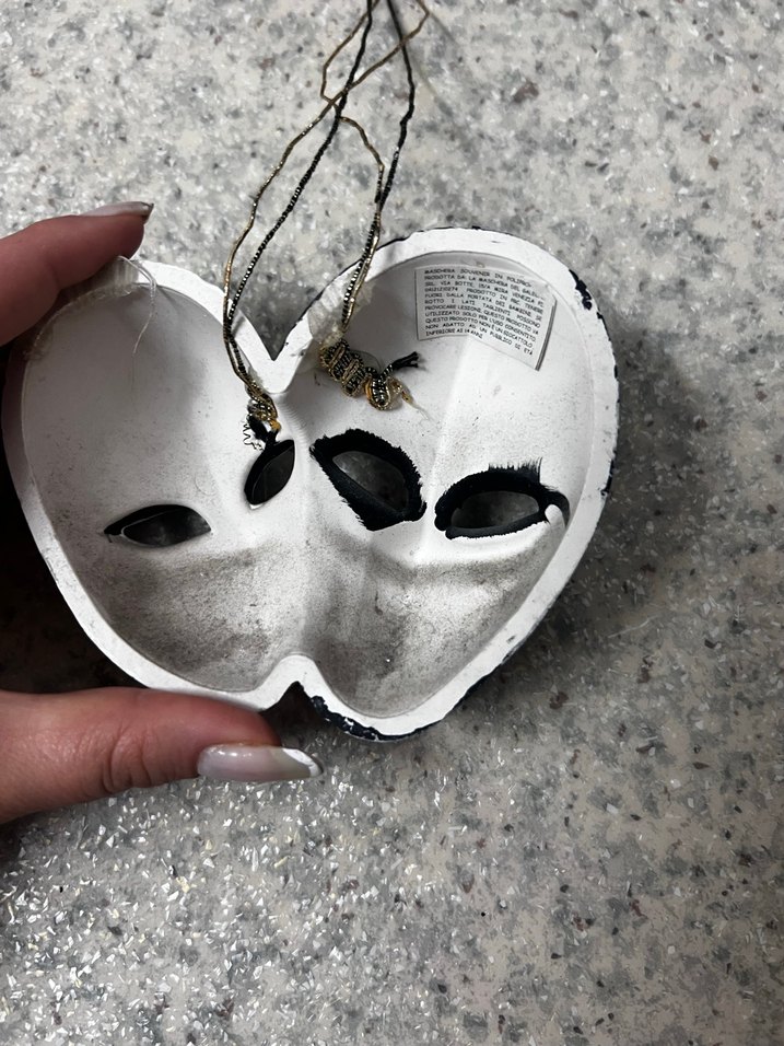 Siyah ve Beyaz Dekoratif Maskeler - Görsel 4