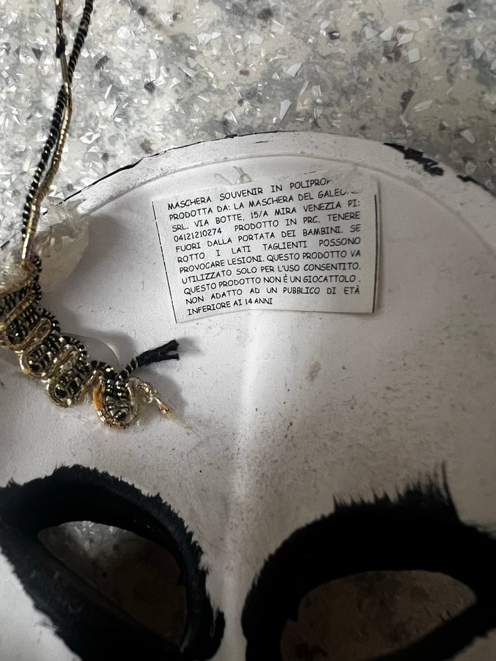 Siyah ve Beyaz Dekoratif Maskeler - Görsel 3