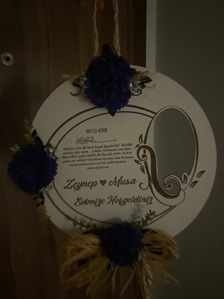 Gri ve Beyaz Dekoratif Karşılama Panosu - Görsel 3