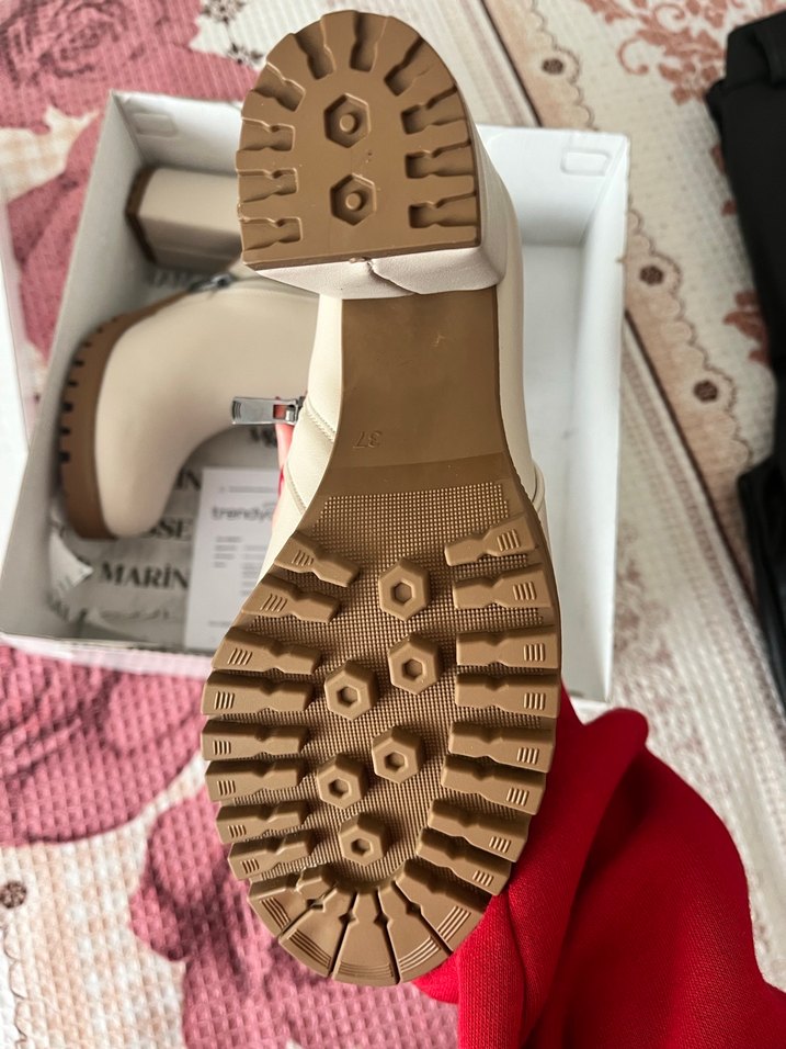 Beyaz Deri Fermuarlı Kalın Topuklu Bot - Görsel 2