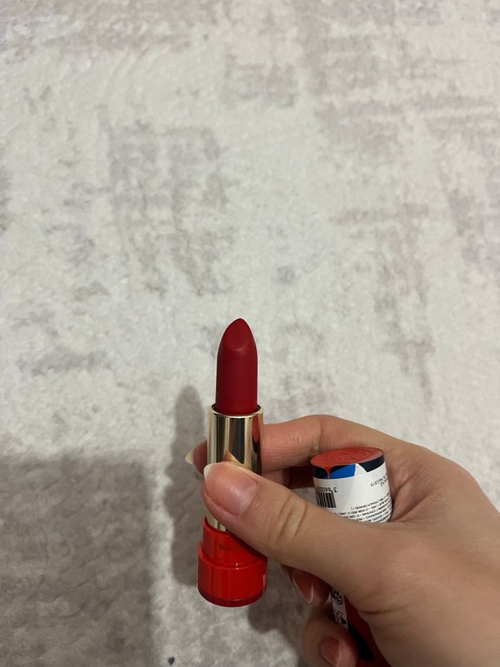 8 Saat Kalıcı Yoğun Kırmızı Mat Ruj - Görsel 4