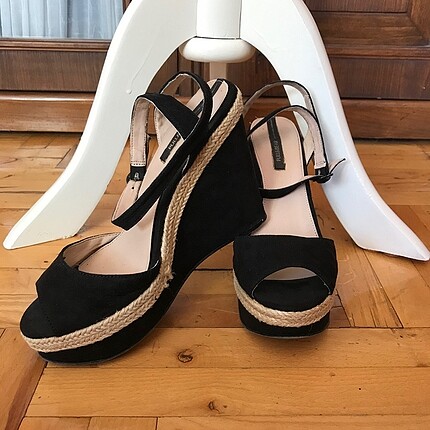 Pull&Bear Dolgu Topuk Sandalet