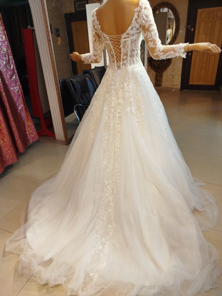 Uzun Kollu V Yaka Beyaz A Kesim Gelinlik - Görsel 3