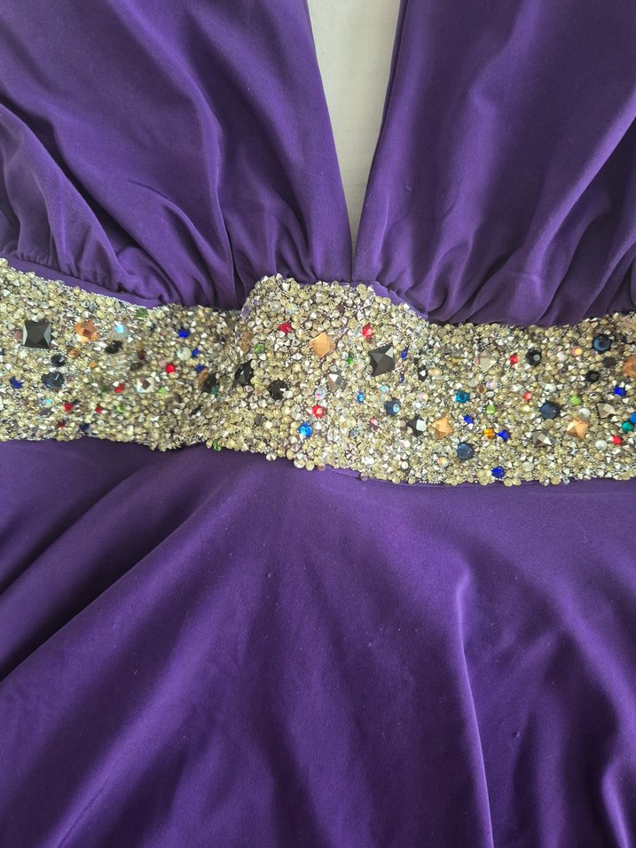 boyundan bağlı mor renkli mini elbise - Görsel 3