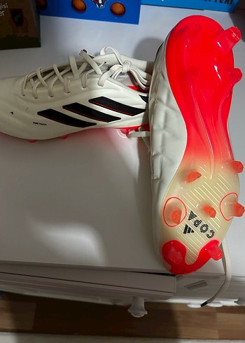 Beyaz adidas copa 42, 40,5 ve 40 var tam prof - Görsel 5