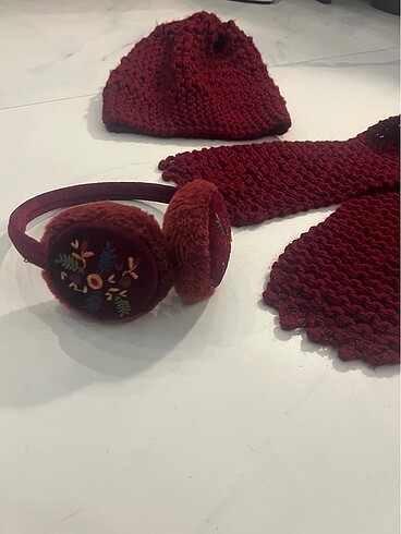 LC Waikiki Bordo Renkli Atkı-Bere-Kulaklık.