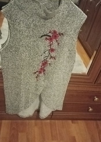 Nakışlı Gri Triko Kadın süveter. Ürün hiç kullanılmadı. - Görsel 2