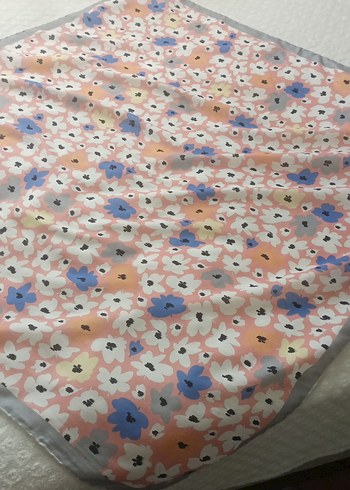 Renkli Desenli Kadın Eşarp - Görsel 2