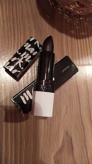Avon mark ruj