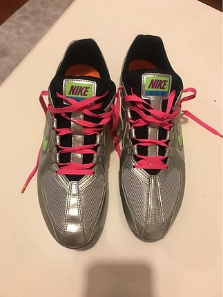 Nike çivili koşu ayakkabısı