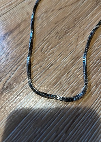 Gri Yılan Desenli Uzun Zincir Kolye - Görsel 2