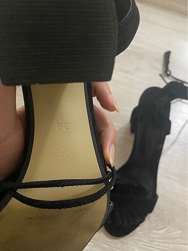 38 Beden Bağlamalı topuklu