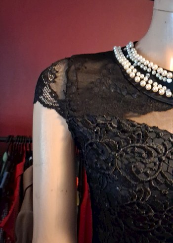 Siyah güpür yakası inci detaylı  Abiye Elbise - Görsel 4