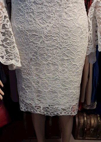 Beyaz güpür kendinden göğüs pedli abiye elbise - Görsel 6