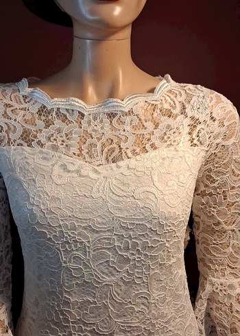 Beyaz güpür kendinden göğüs pedli abiye elbise - Görsel 4