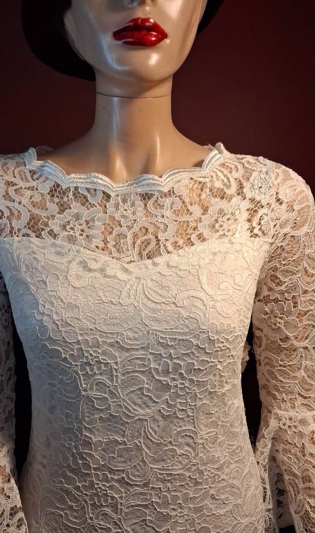 Beyaz güpür kendinden göğüs pedli abiye elbise - Görsel 4