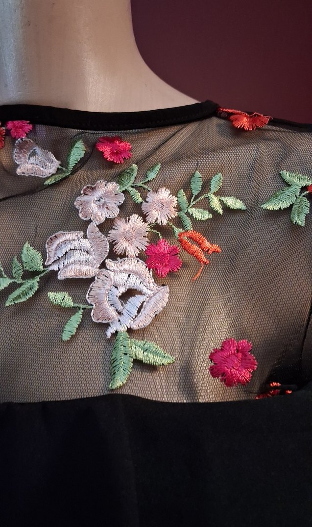 Üst kısmı tül üzerine nakışlı abiye elbise - Görsel 4