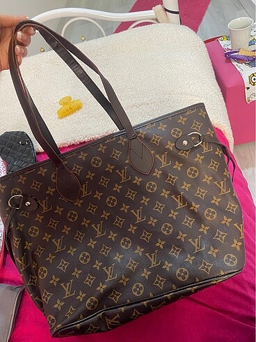 Louis Vuitton Büyük kol çantası