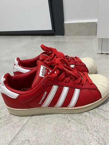 Kırmızı adidas süperstep spor ayakkabı