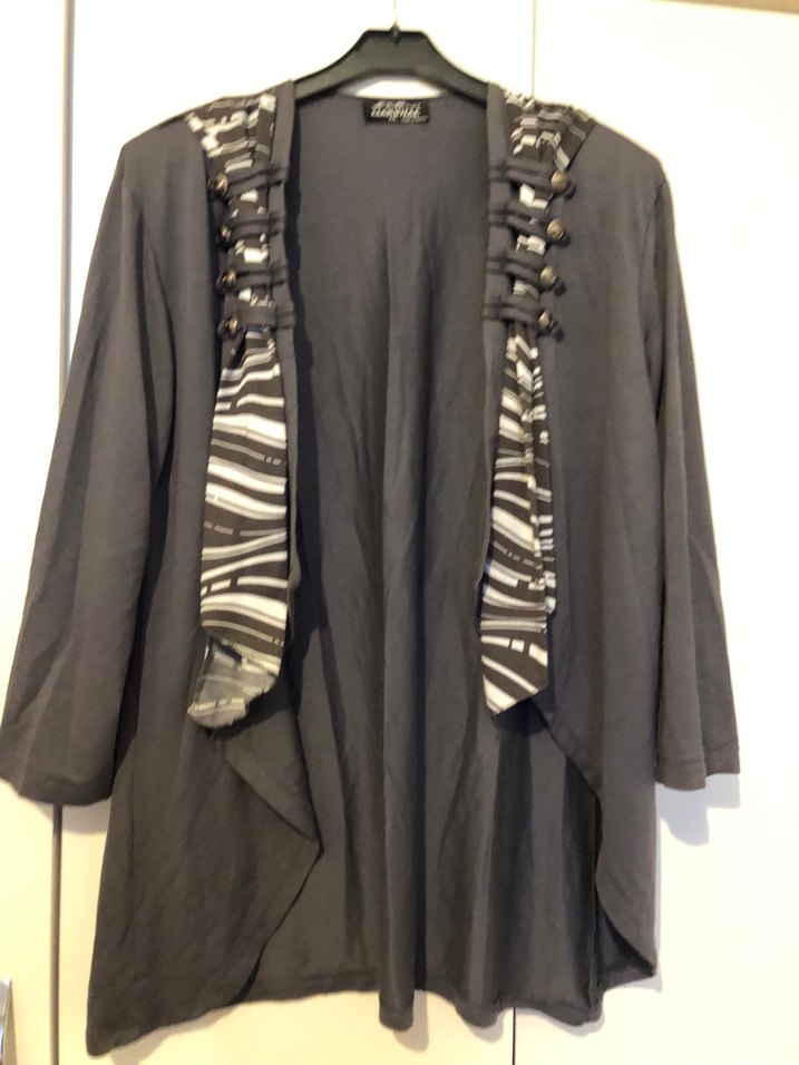 Gri Desenli Pilili Kolsuz Bluz ikili - Görsel 4