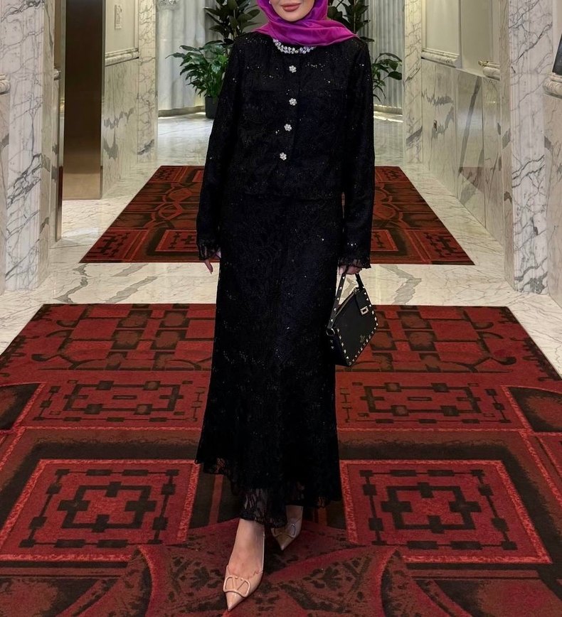 Uzun Siyah İşlemeli Kadın Kaban - Görsel 3