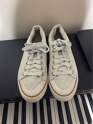 Lacoste ayakkabı ve louis vuitton bot