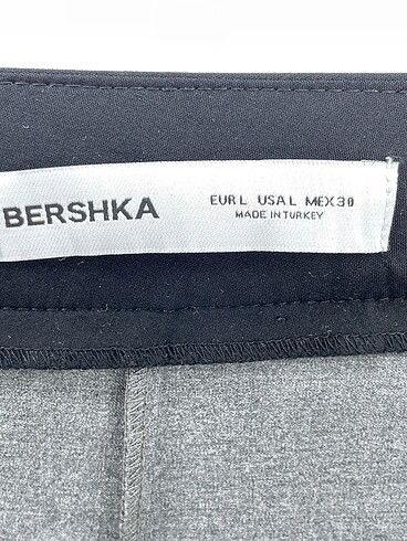 l Beden çeşitli Renk Bershka Mini Şort %70 İndirimli.
